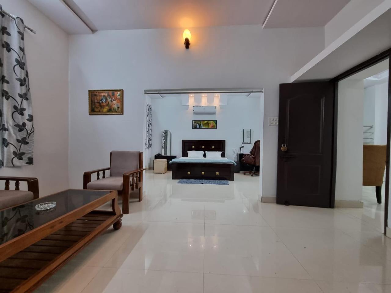 Leela Homestay Jabalpur - Lily - 2 Bhk Luxury Appartment 외부 사진