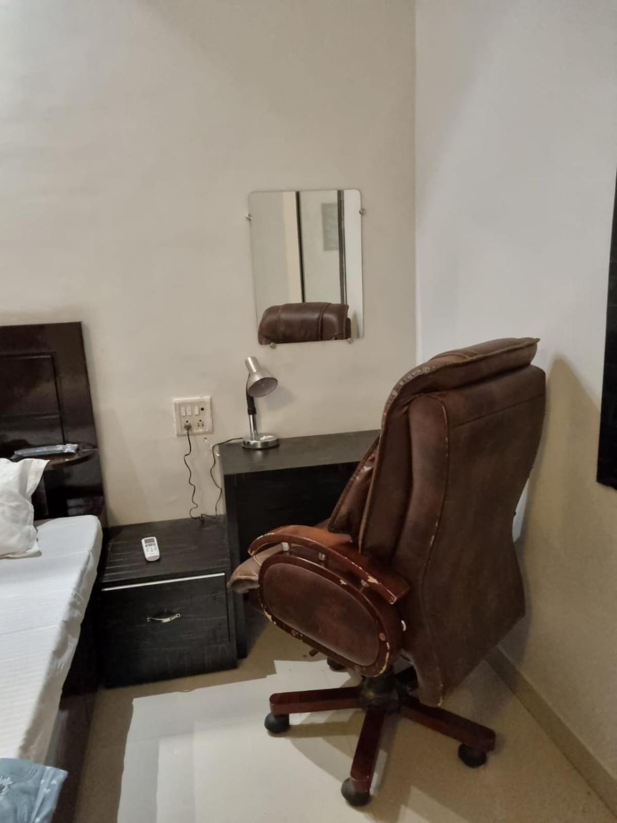 Leela Homestay Jabalpur - Lily - 2 Bhk Luxury Appartment 외부 사진