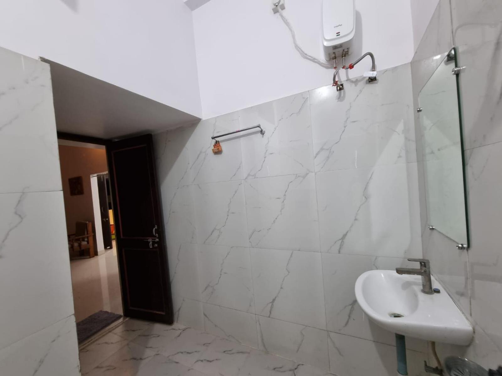 Leela Homestay Jabalpur - Lily - 2 Bhk Luxury Appartment 외부 사진